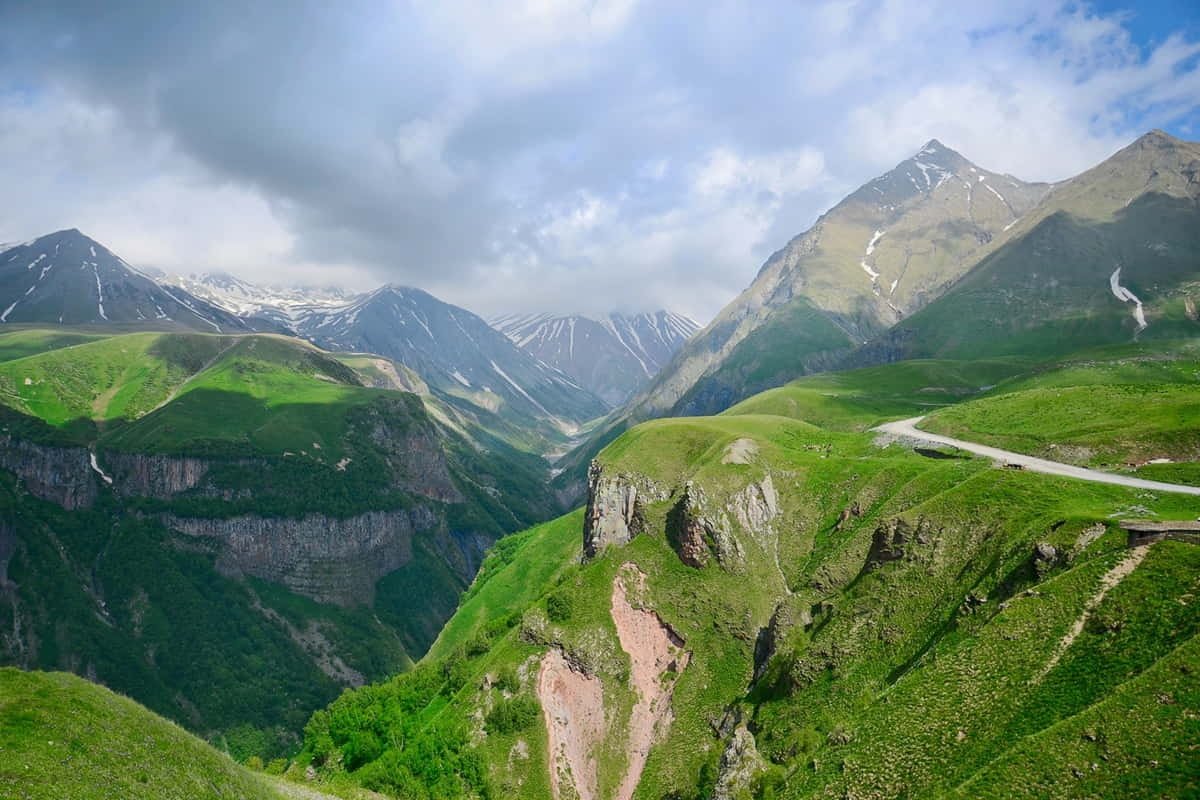 Scenic road from Tbilisi to Gudauri