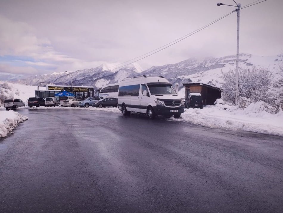 private minibus transfer to Gudauri